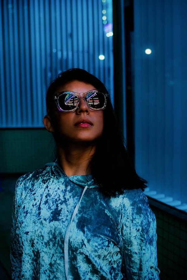 Comment marier des accessoires en perles avec une tenue de jour sans être trop classique?