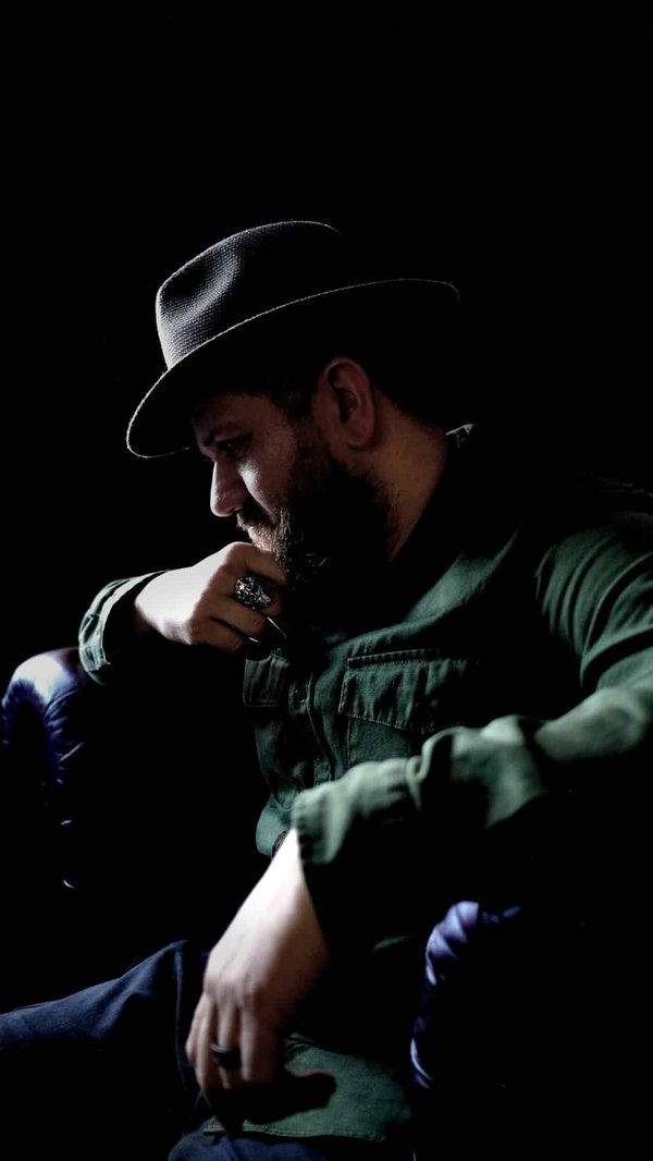 Quelles sont les techniques pour porter des chapeaux fedora avec une tenue féminine?